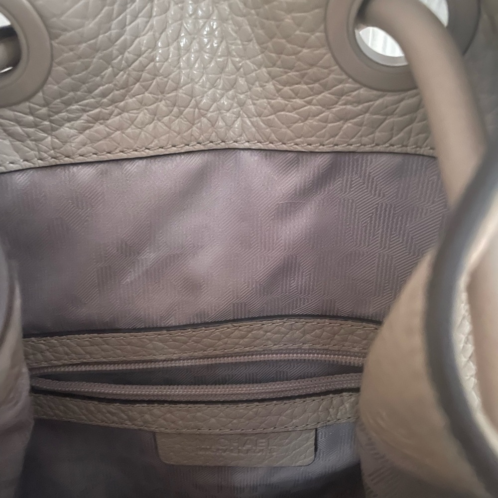 Michael Kors Beige pebble leather Backpack bag - Picture 6 of 10